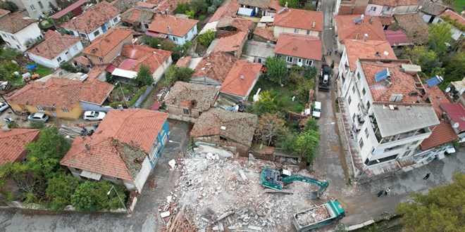 bakan kurum sindirgida 80i konut 127 bagimsiz bolum agir hasarli 5ZtGEb14.jpg