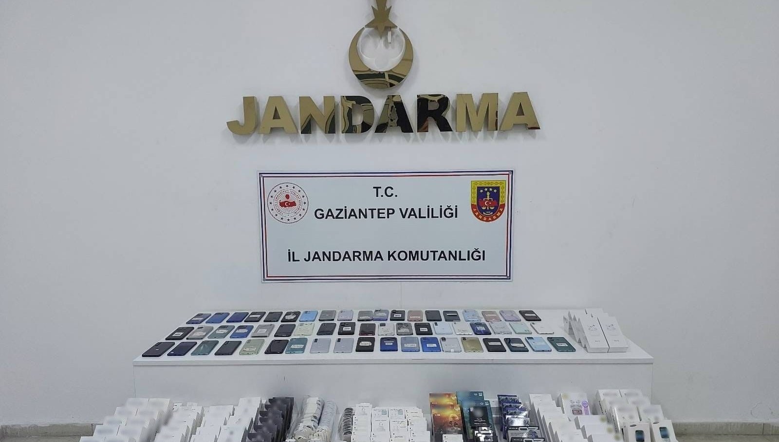 gaziantepde operasyon 1 milyon 900 bin degerinde kacak urun ele gecirildi mxpz7yiR.jpg