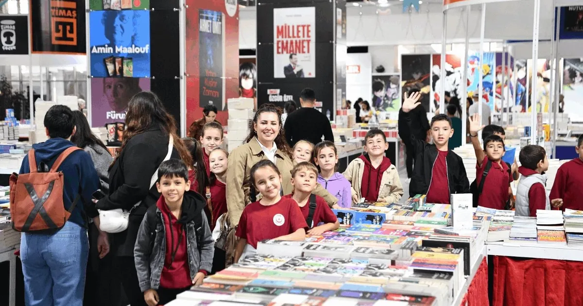 ogrencilerden kitap fuarina tam not 2ZqXKiI9.webp