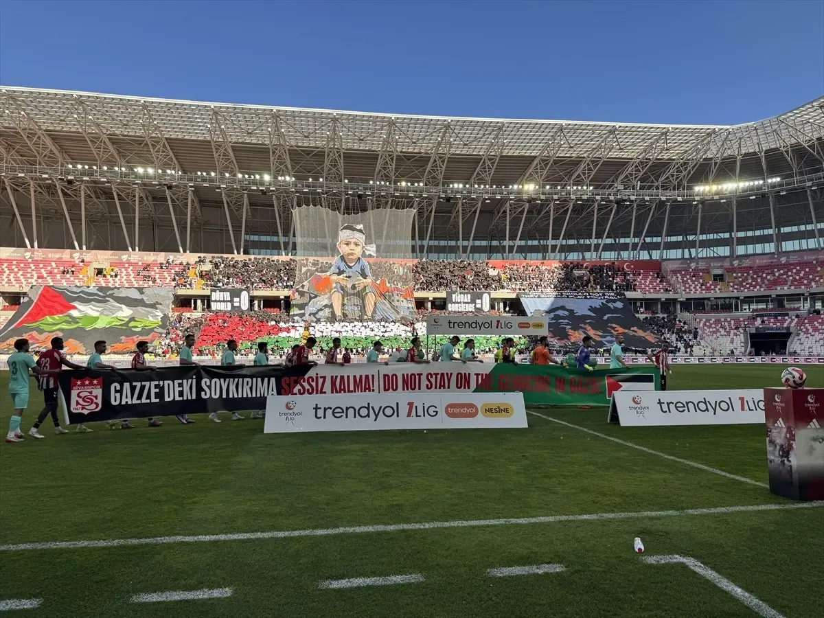 sivasspor taraftarindan filistine destek koreografisi bX3KqprT
