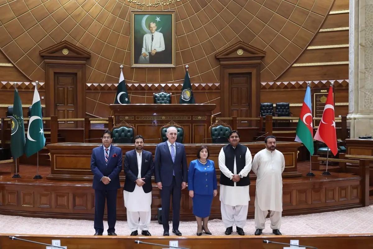 tbmm baskani numan kurtulmus pakistanda pencap eyalet meclisini ziyaret etti AT8Lmhk1.jpg