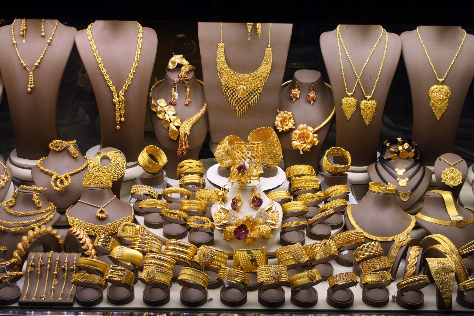 altin gune yukselisle basladi grami 5 bin 368 liradan islem goruyor riPeHnH4.jpg