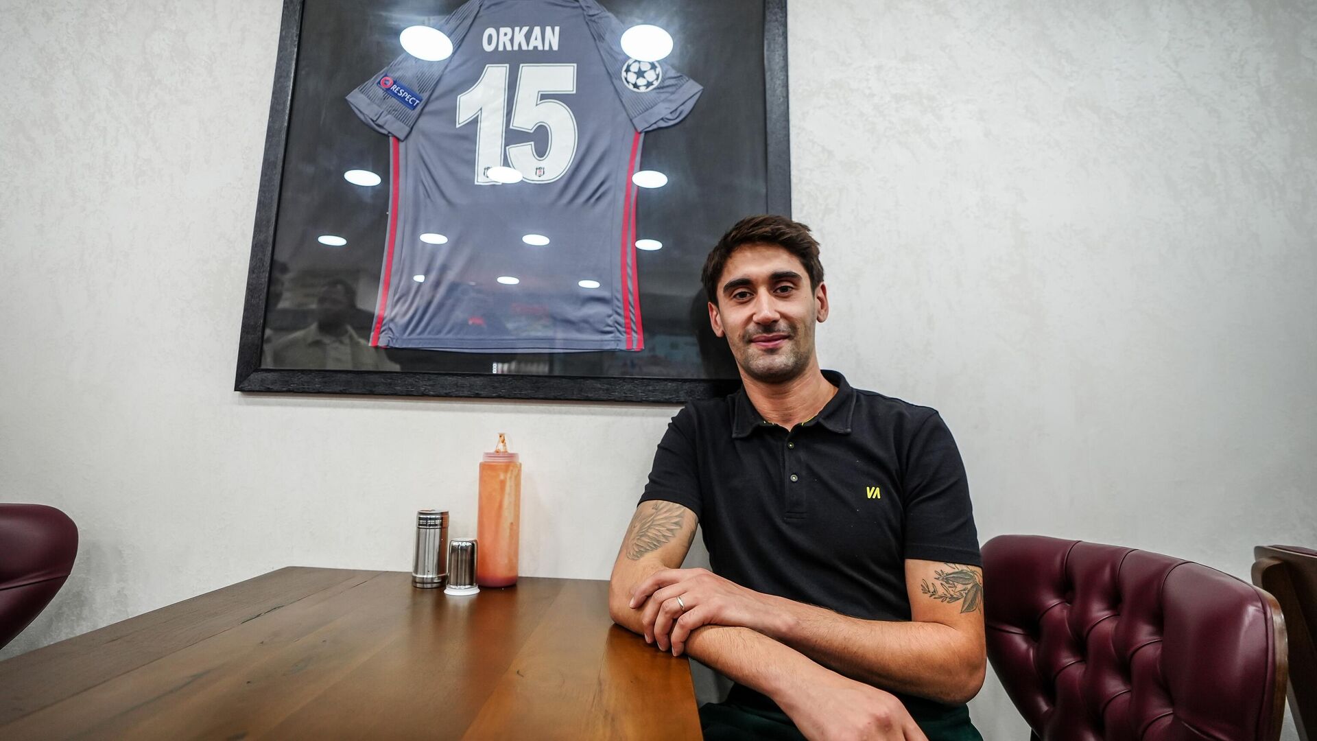 bir donem sampiyonlar liginde forma giyiyordu unlu futbolcu orkan cinar doner ustasi oldu FQ66M3g2.jpg