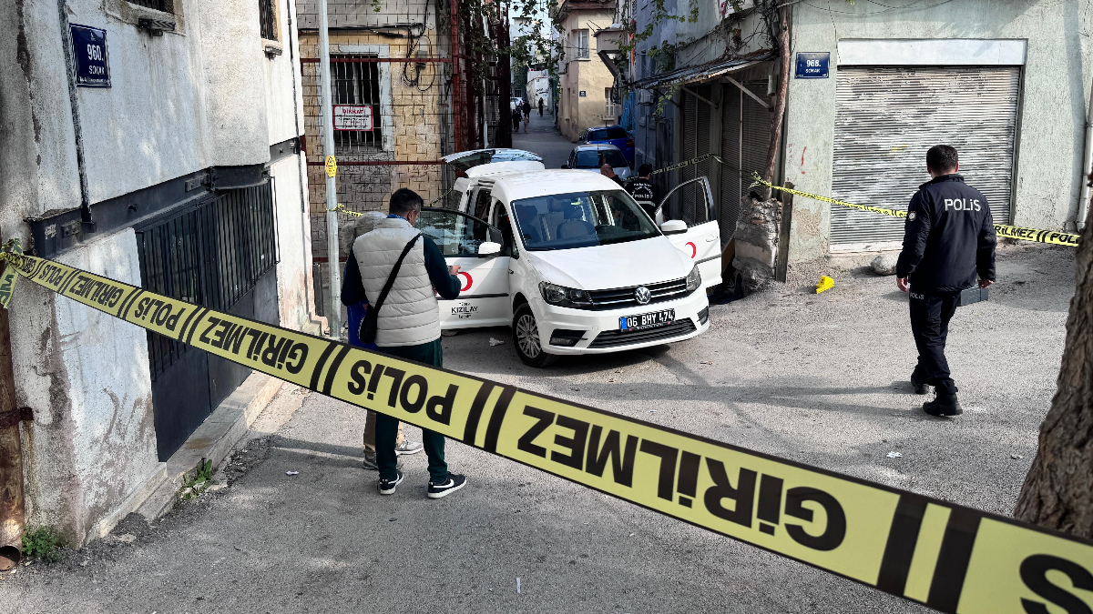 izmirde kizilay personeline silahli saldiri rpHg6vQJ.jpg