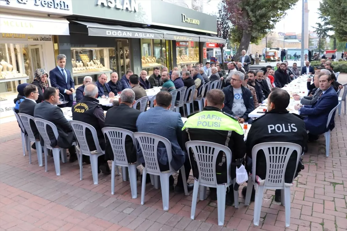 kirsehirde emniyet ve esnaf bulusmasi xajsOqUJ.jpg