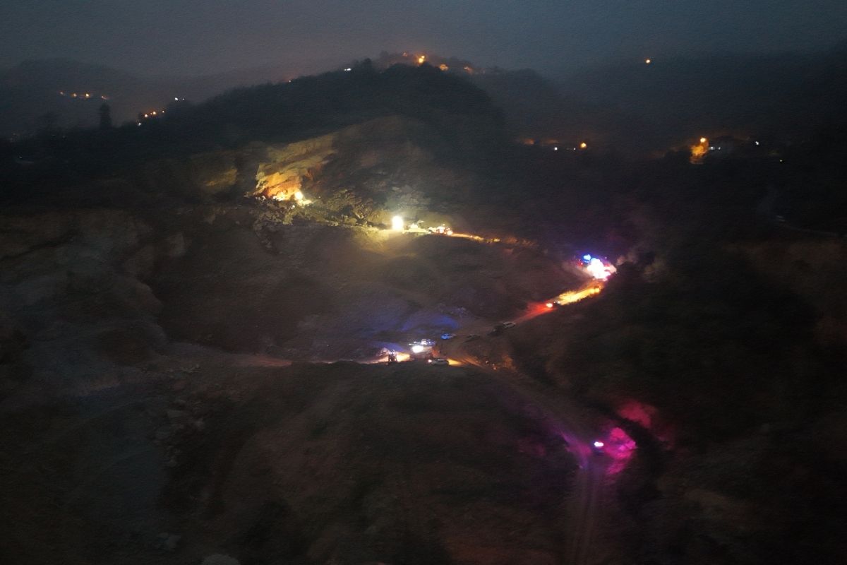 ordunun fatsa ilcesindeki tas ocagi santiyesinde gocuk meydana geldi 2 isci gocuk altinda kaldi 4f1u34xv.jpg