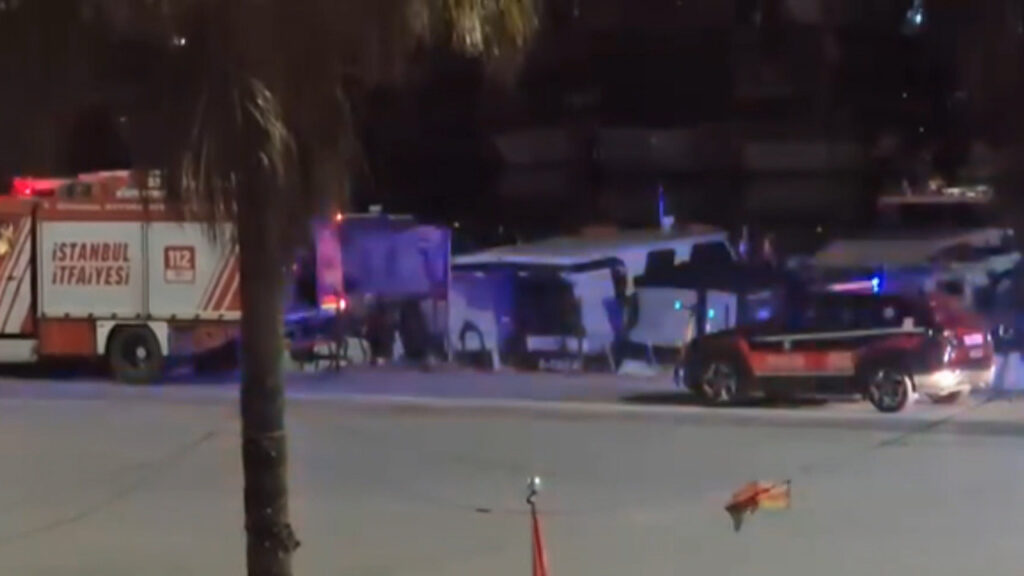 istanbulda-yatta-facia-tekne-ustasi-alevlere-teslim-oldu-K163Lbhl