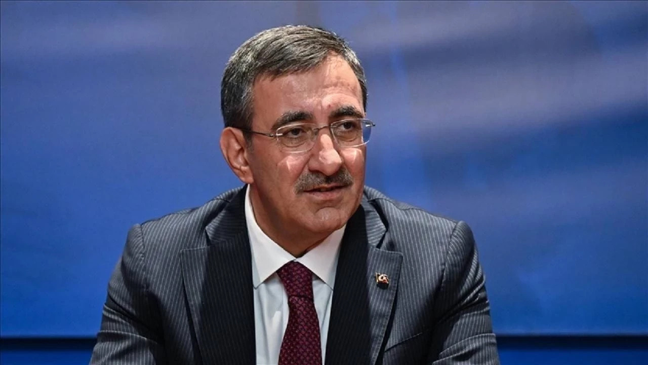 18-yil-sonra-ilk-ziyaret-cevdet-yilmazdan-ermenistanda-kritik-temas-3sLSeNcL